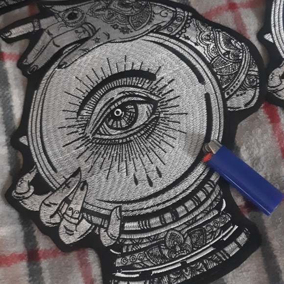 LAST ONE!! XXXL gorgeous huge crystal ball w tattooed hands IRON ON patch - Picture 10 of 11